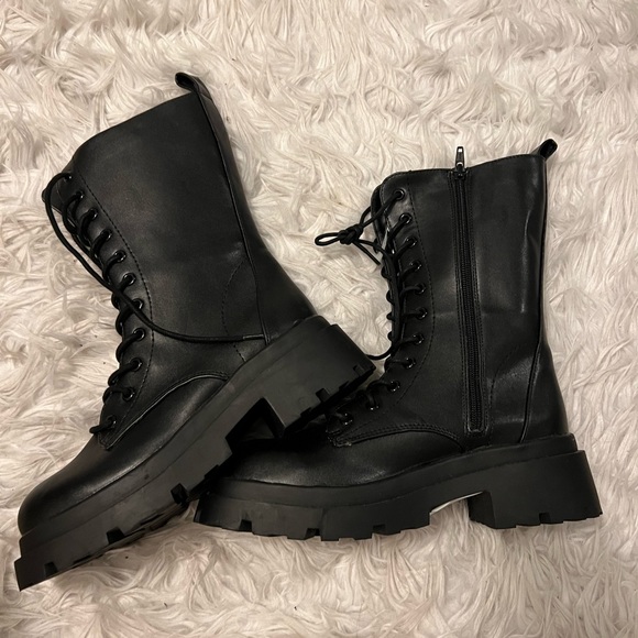 DV Dolce Vita Lug Combat Boot Black Leather Size Women’s 7.5 - NEW! - Picture 9 of 13